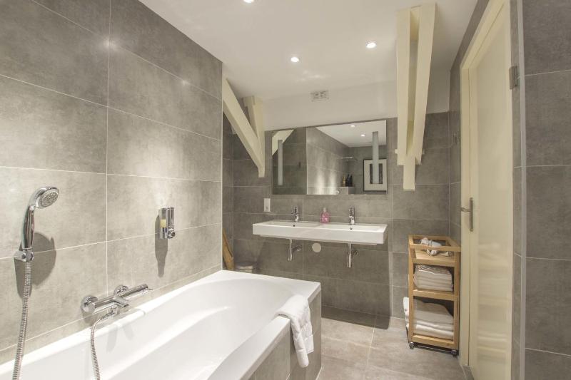 Exclusive Suite image 2