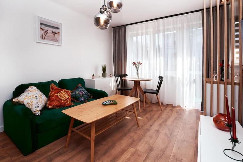 Green Apartment - image 1