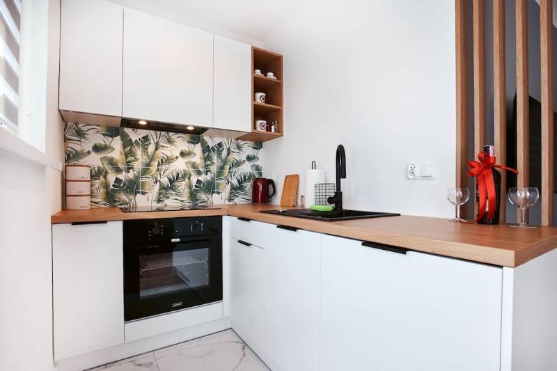 Green Apartment - image 6