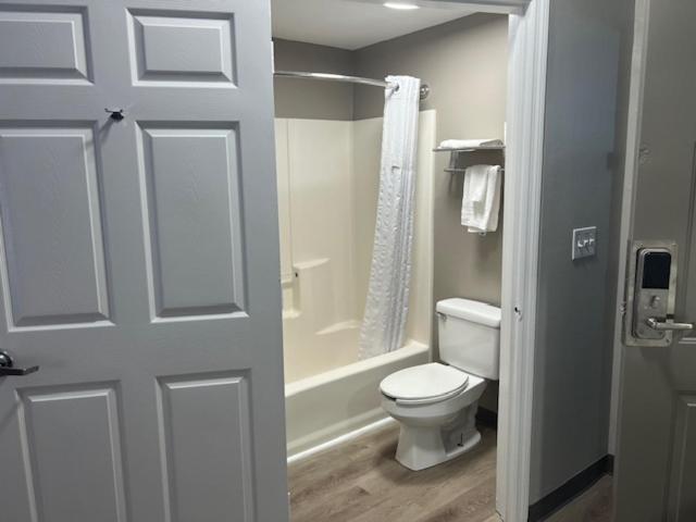 Double Room with Two Double Beds - Non-Smoking image 3