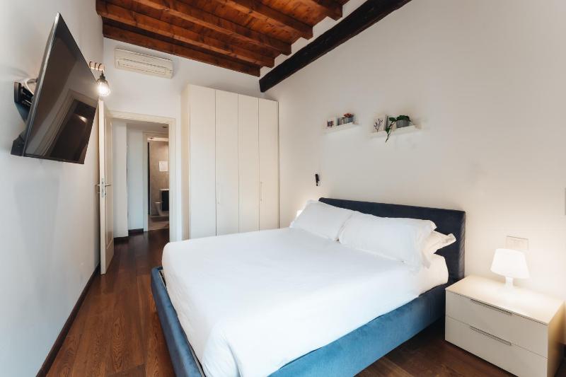 One-Bedroom Apartment with Balcony image 1