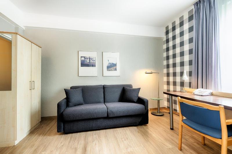 Large Double or Twin Room image 3