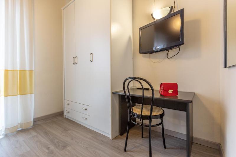 Small Double Room image 3