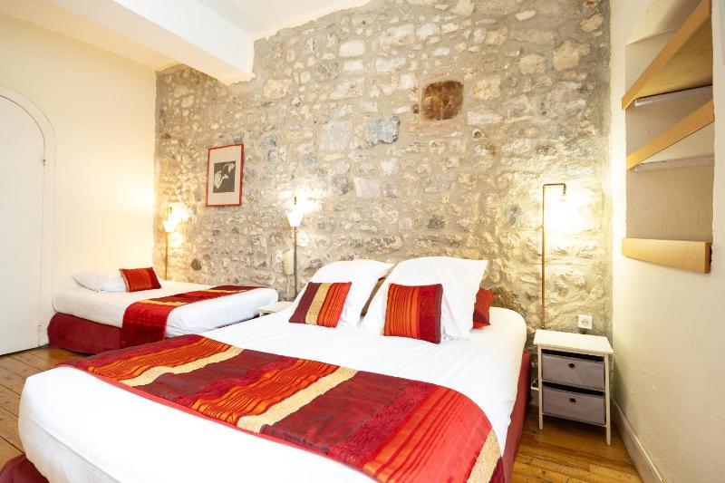 Family Room (3 Adults) image 1