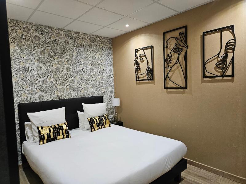 Deluxe Suite image 1