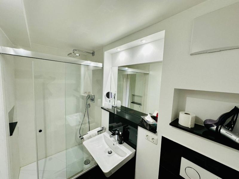 Double Room with Mountain View image 4