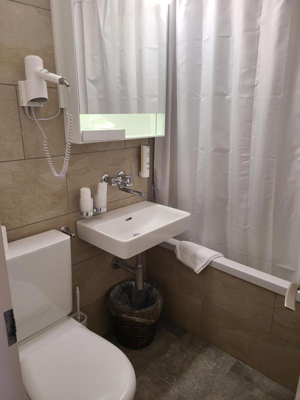 Deluxe Double or Twin Room image 2