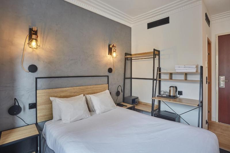 Economy Double Room image 4