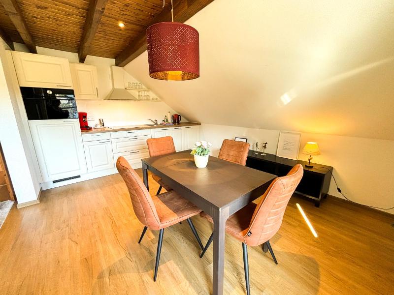 Two-Bedroom Apartment with Balcony and Mountain View  image 1