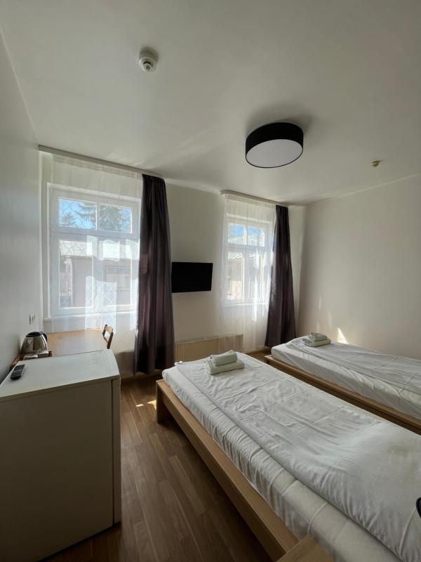 Twin Room with Private Bathroom image 1