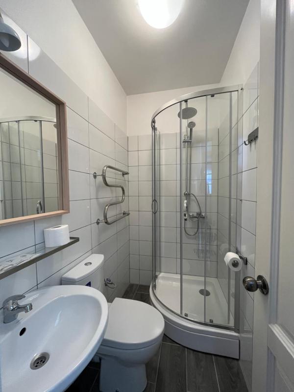 Twin Room with Private Bathroom image 4