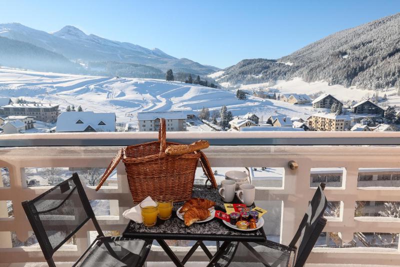 Apartment with Mountain View image 4