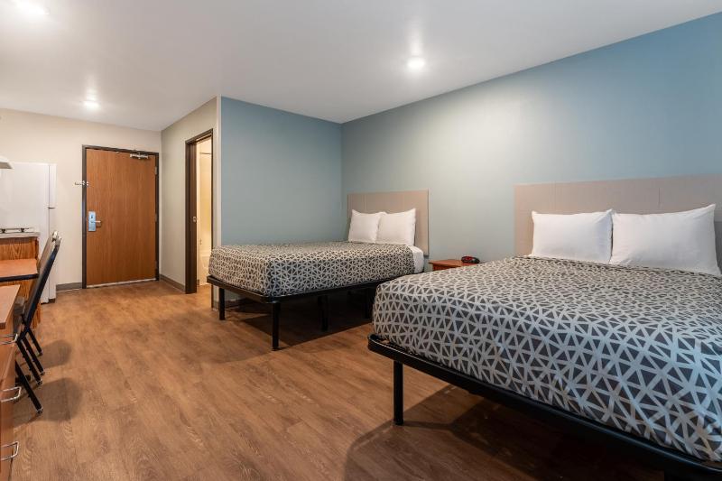 Double Room with Two Double Beds - Non-Smoking image 3