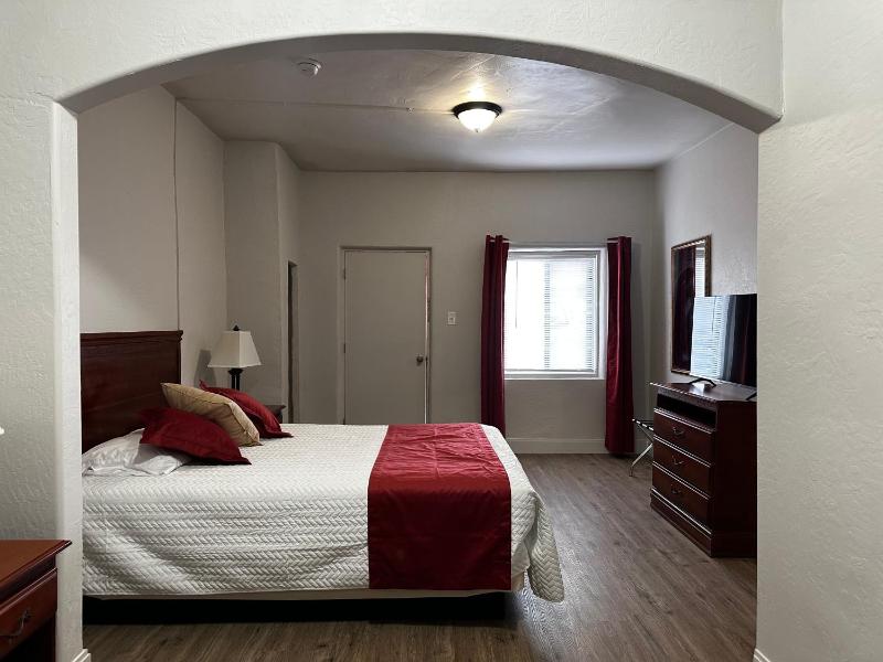 Queen Room with Two Queen Beds image 3