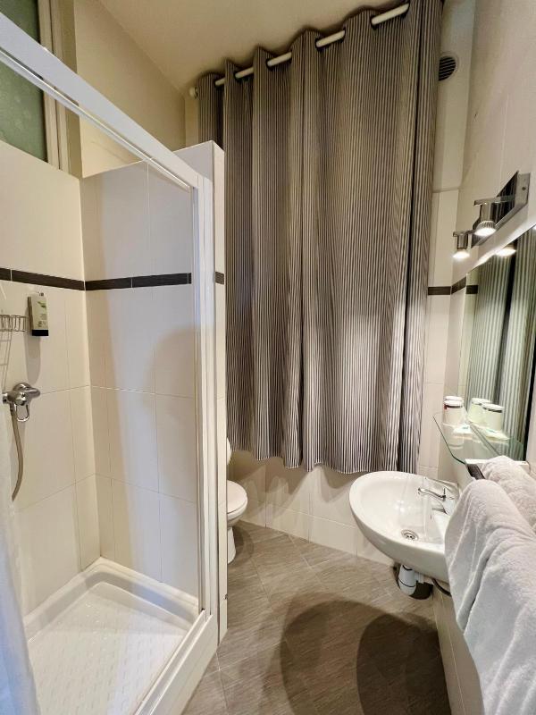 Double Room without Window image 2