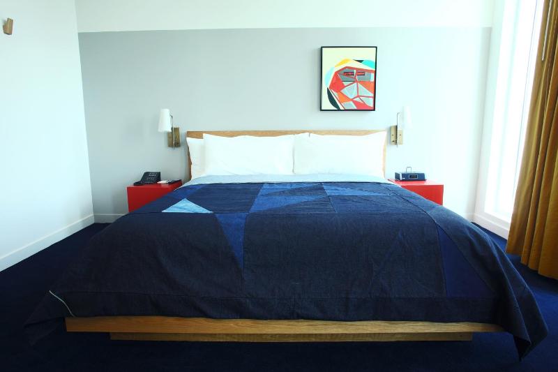 Superior King Room image 4