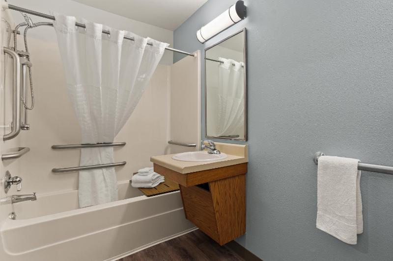 Standard Double Room with Sofa Bed - Accessible/Non-Smoking image 3