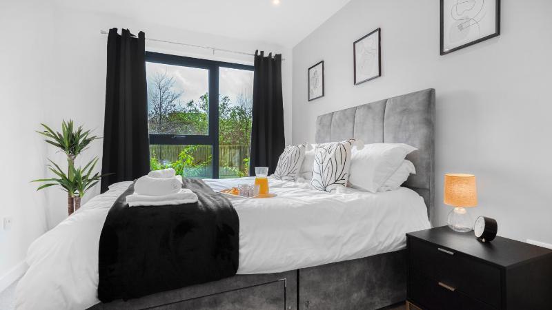 Axium Escape- 2 bed apartment Birmingham City Centre - image 32