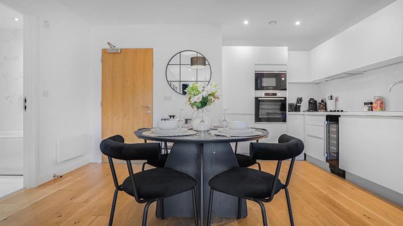 Axium Escape- 2 bed apartment Birmingham City Centre - image 27