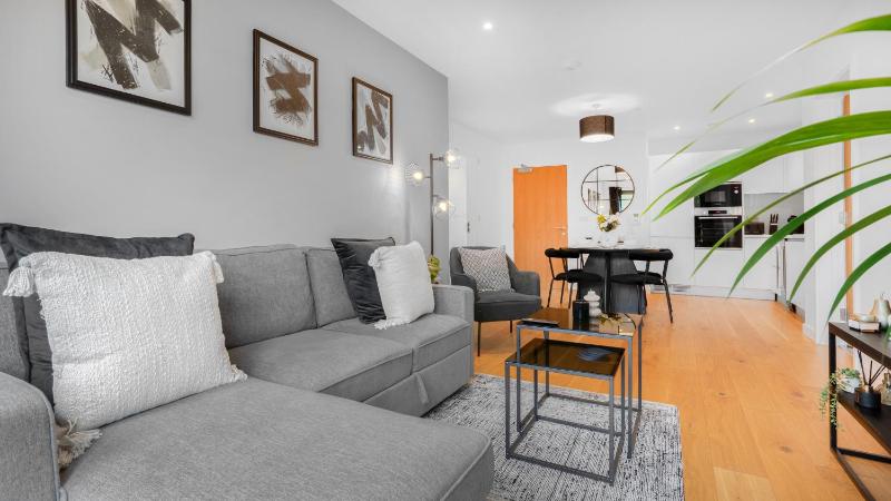 Axium Escape- 2 bed apartment Birmingham City Centre - image 15