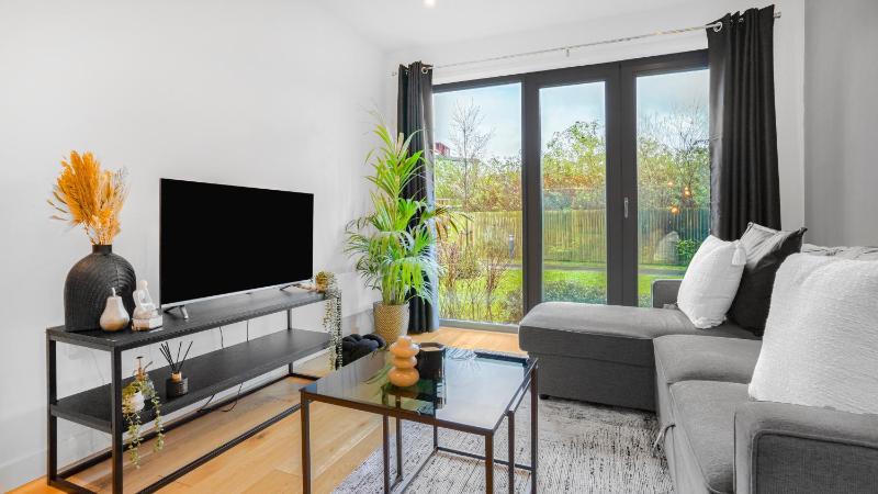 Axium Escape- 2 bed apartment Birmingham City Centre - image 23