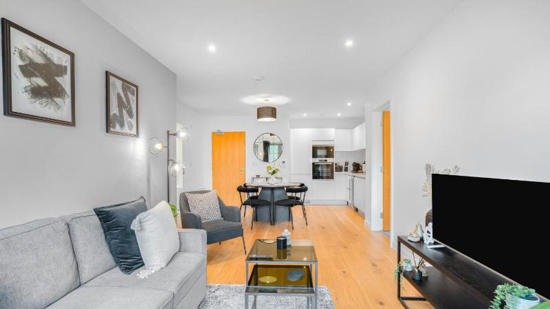 Axium Escape- 2 bed apartment Birmingham City Centre - image 13
