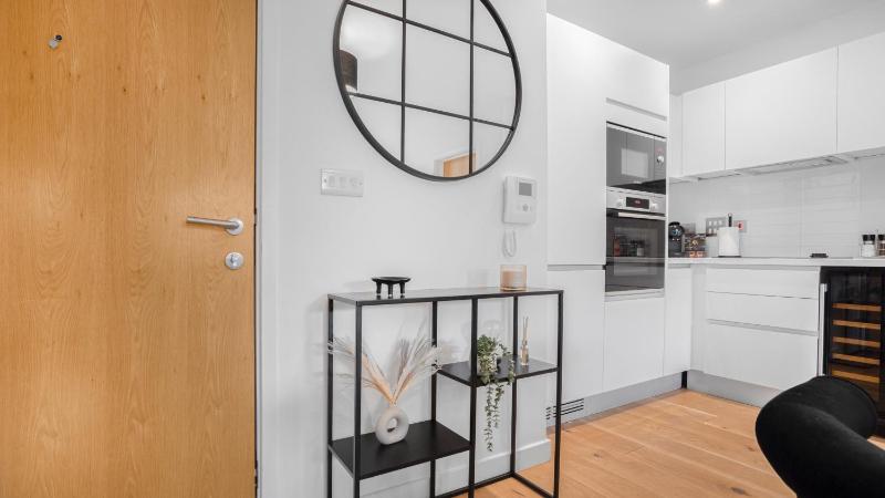 Axium Escape- 2 bed apartment Birmingham City Centre - image 20