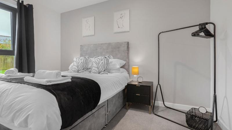 Axium Escape- 2 bed apartment Birmingham City Centre - image 22