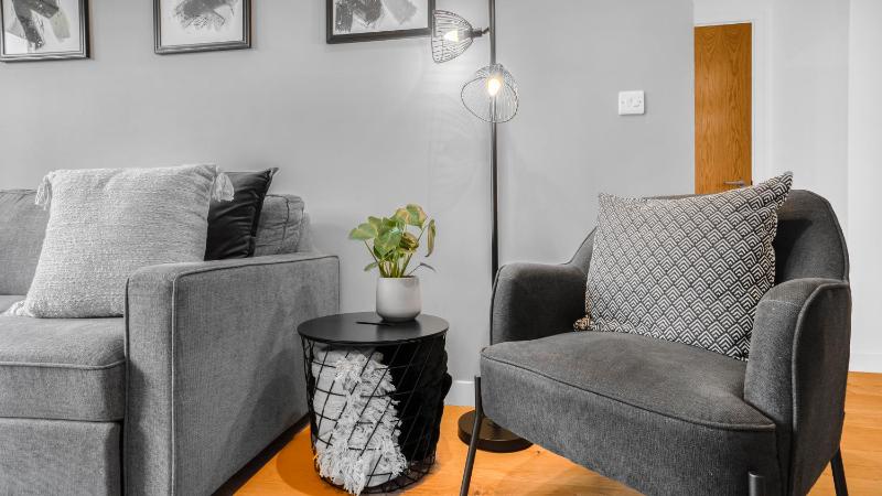 Axium Escape- 2 bed apartment Birmingham City Centre - image 29