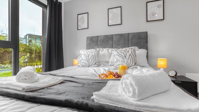 Axium Escape- 2 bed apartment Birmingham City Centre - image 28