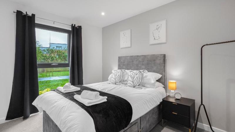 Axium Escape- 2 bed apartment Birmingham City Centre - image 3