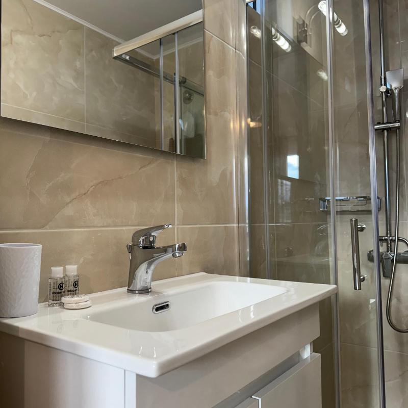 Standard Double Room image 3