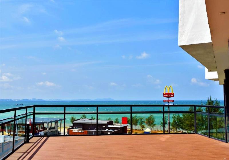 PD Beach Seaview Sunset Cozy Staycation (Netflix) - image 19