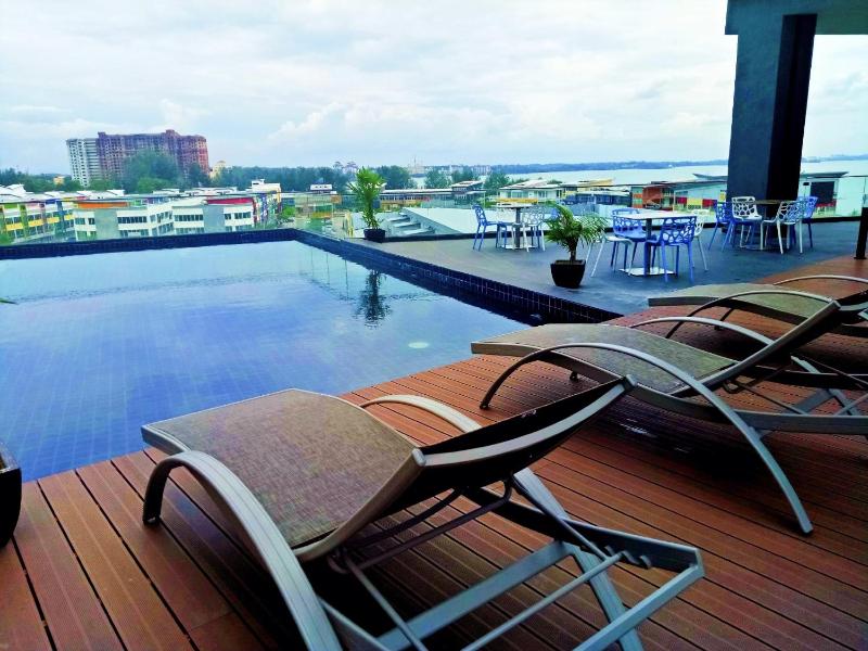 PD Seaview Sunset Cozy Staycation With Pool & Netflix Private Unit - image 8