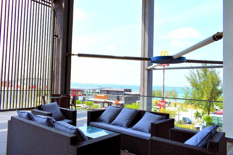 PD Seaview Sunset Cozy Staycation With Pool & Netflix Private Unit - image 16