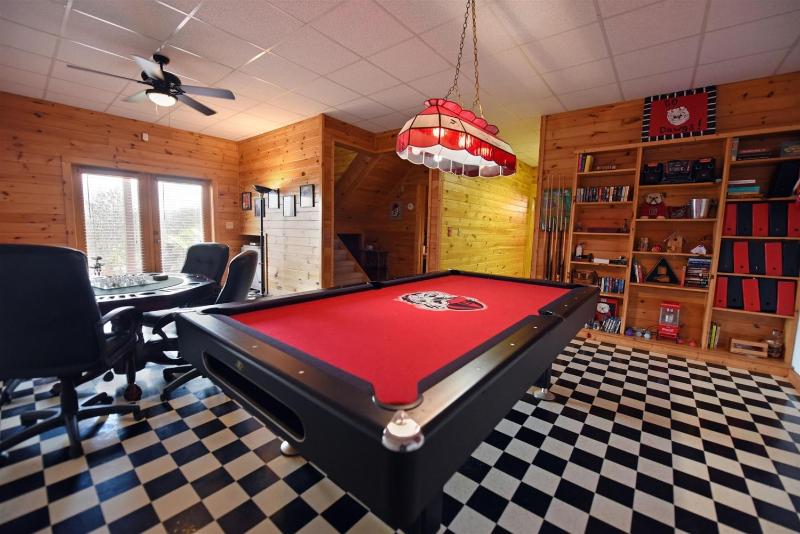 Point of View-Amazing Views-Hot Tub- Pool Table-Wifi-Firepit-Gas Fireplace - image 6