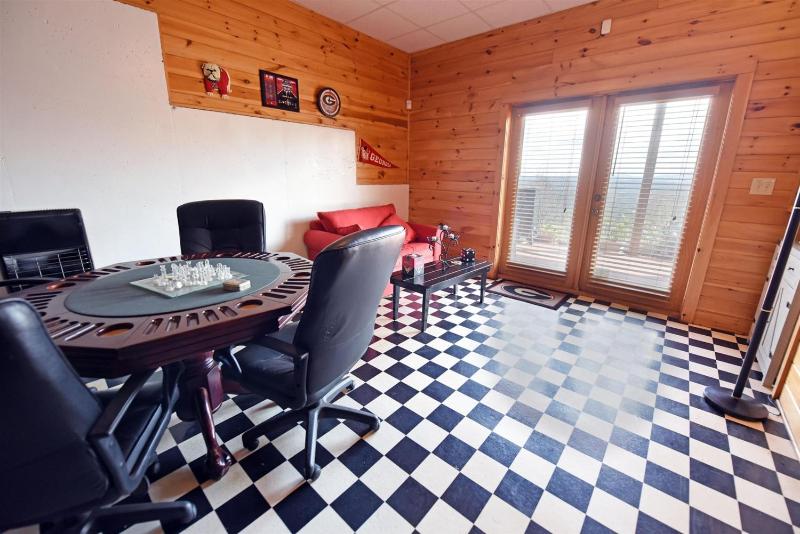 Point of View-Amazing Views-Hot Tub- Pool Table-Wifi-Firepit-Gas Fireplace - image 4