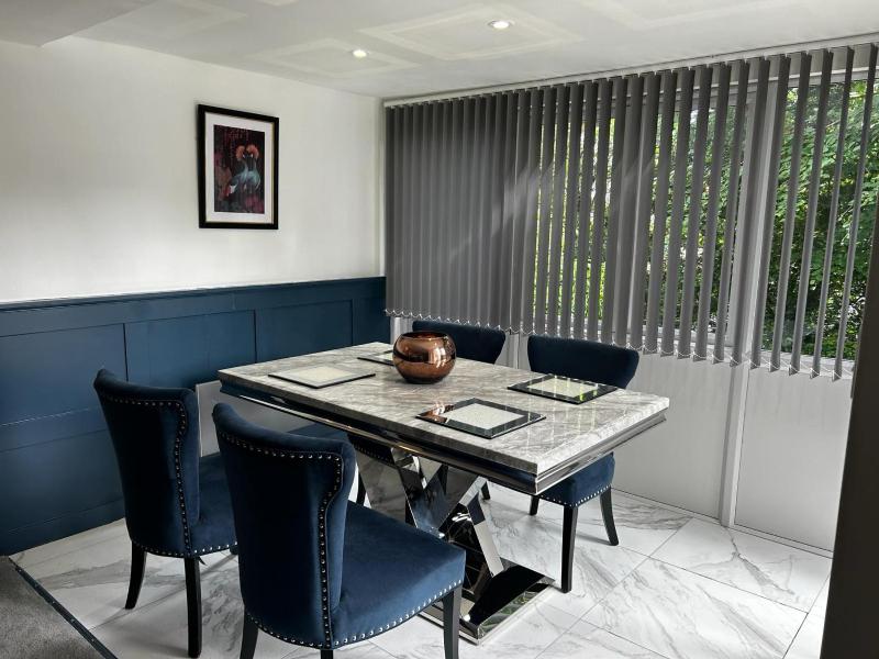 Woodlands Chalet image 3
