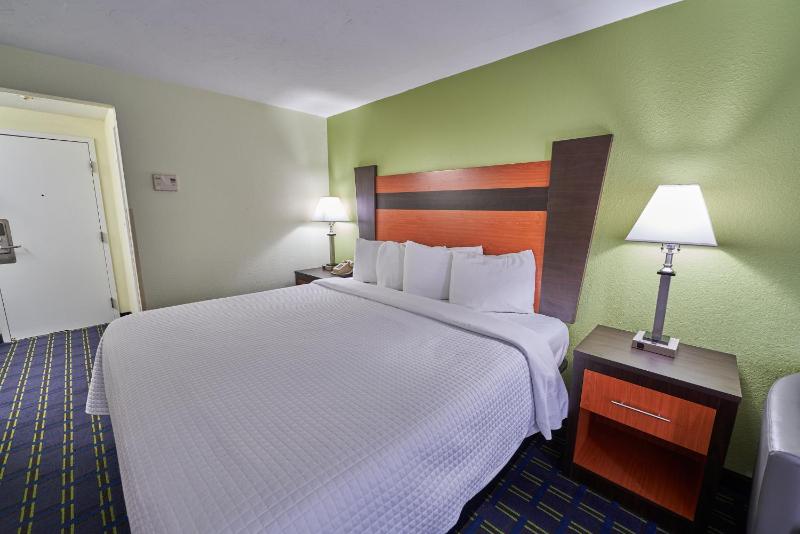 Standard King Room with Sofa Bed Smoke Free