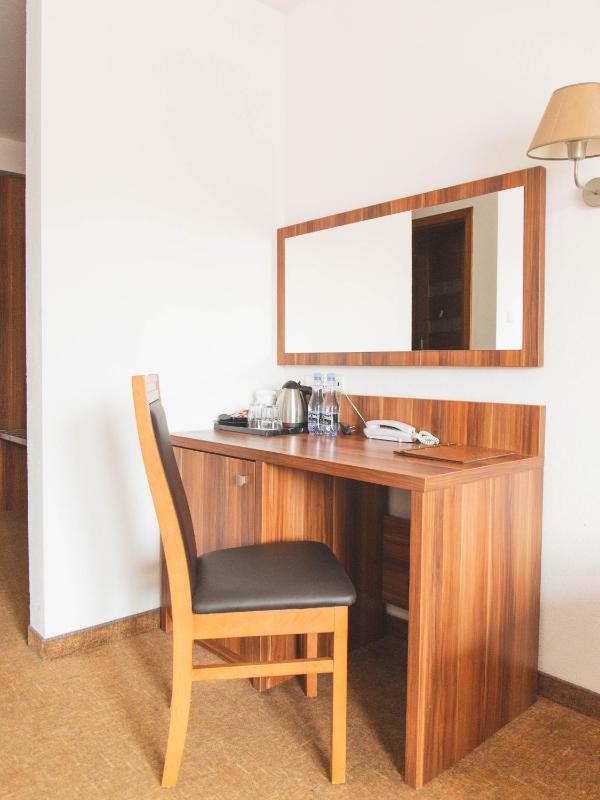 Large Double Room image 4