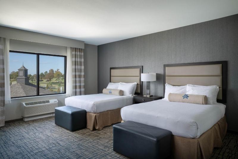 Queen Room with Two Queen Beds - Disability Access image 3