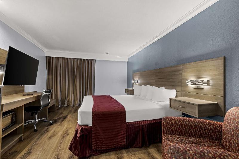 King Room with Bath - Disability Access/Non-Smoking image 4
