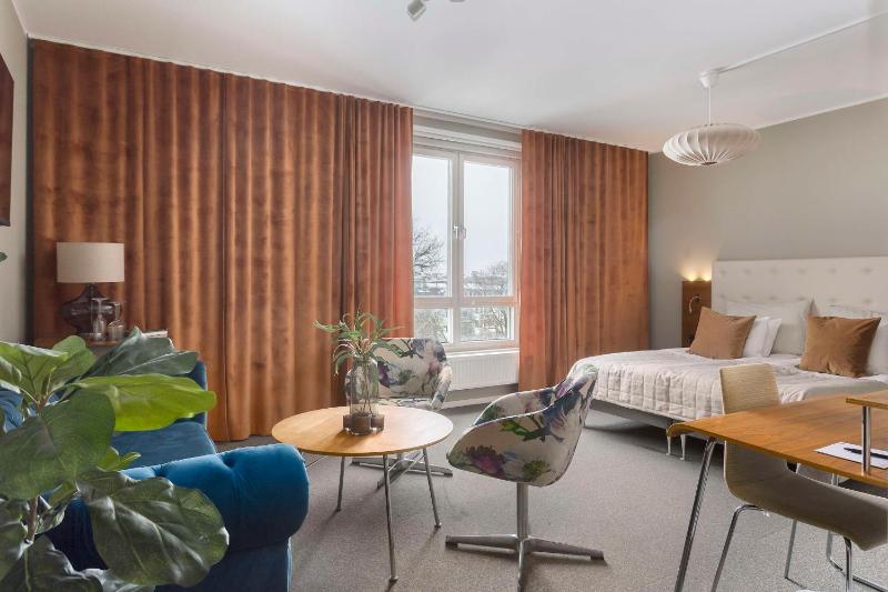 Junior Twin Suite with Sofa Bed image 3