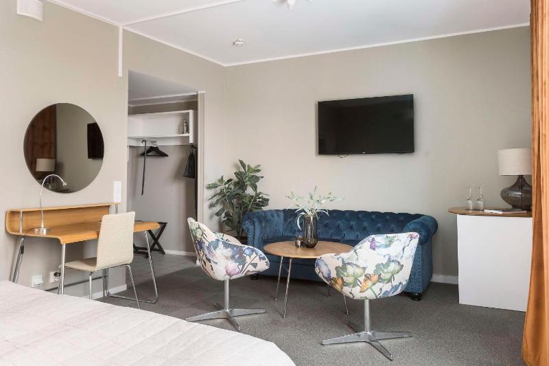 Junior Twin Suite with Sofa Bed image 4