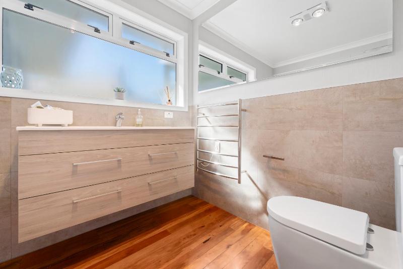 Sunshine Cottage - image 11