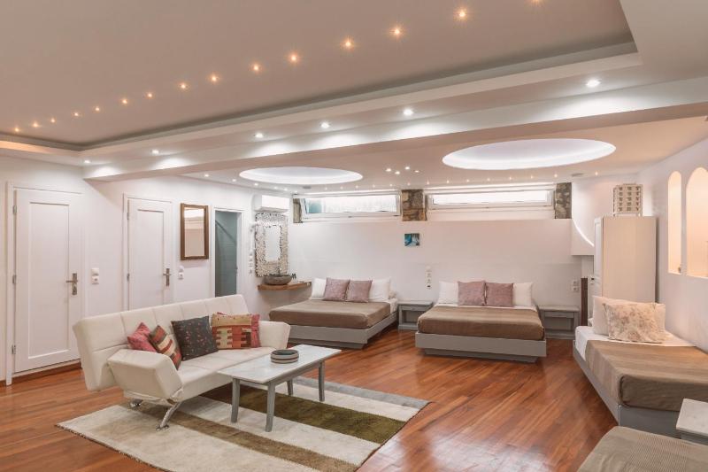 Superior Open Plan Apartment -  Basement image 1