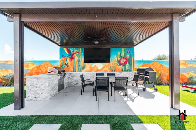 Peaceful Getaway to a New Custom-Built Luxury Home - image 8