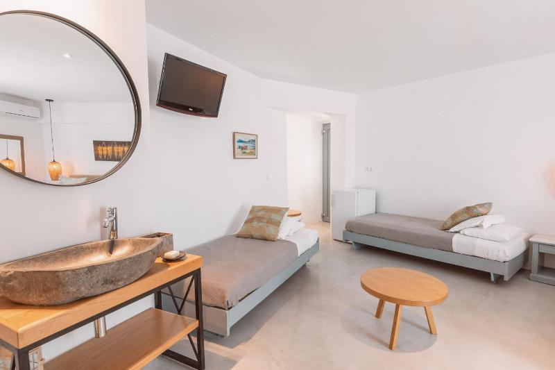 Quadruple Room with Terrace - Ground Floor image 4