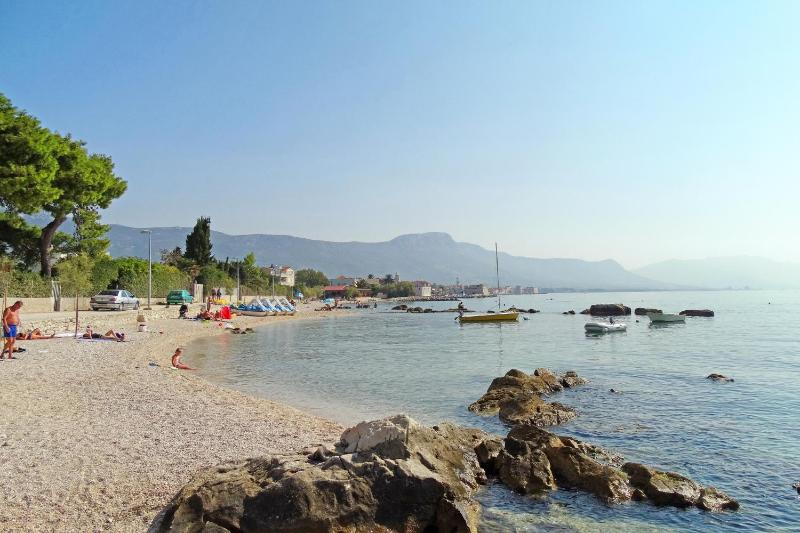 Apartments with parking space Kastel Novi Kastela - 22702 - image 6