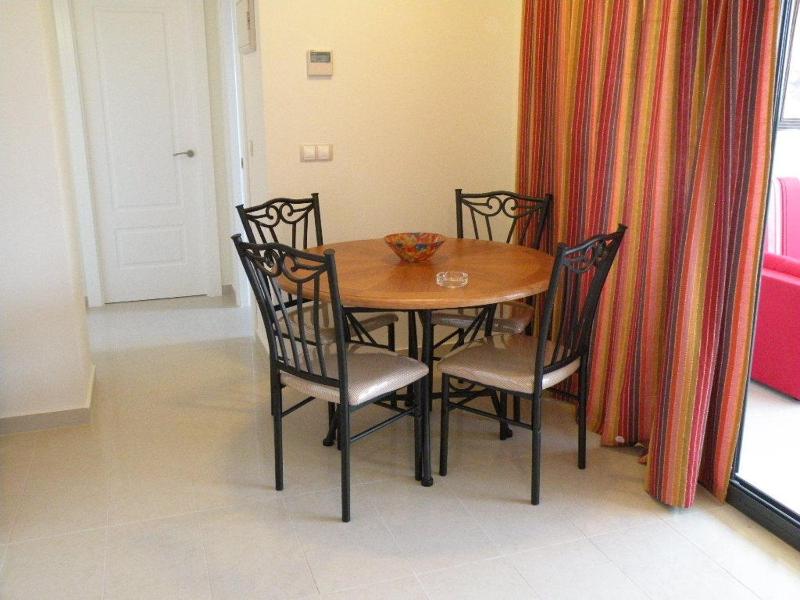 One-Bedroom Apartment image 4
